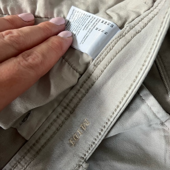 Soft grey shorts - Picture 3 of 3